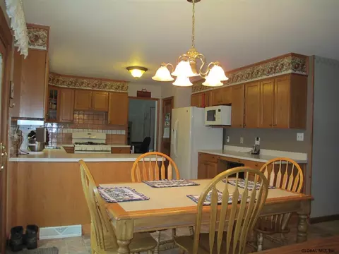 38 Memory Ln, Schenectady, NY 12306 photo 4
