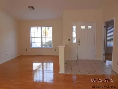 27 Commons Blvd, Clifton Park, NY 12065 photo 2