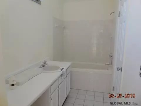 27 Commons Blvd, Clifton Park, NY 12065 photo 8