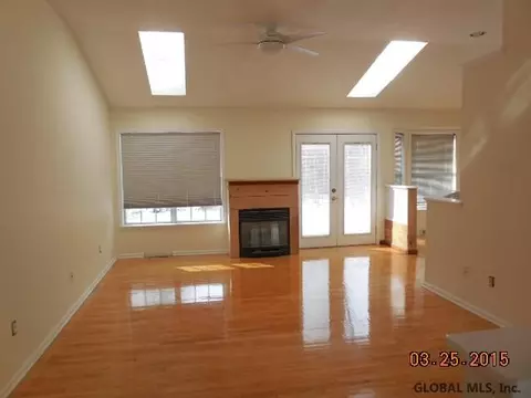 27 Commons Blvd, Clifton Park, NY 12065 photo 3