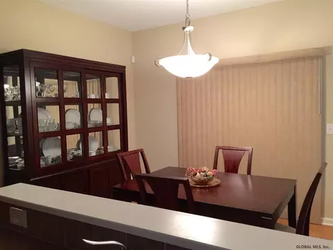 27 Covington Dr, Mechanicville, NY 12118 photo 8