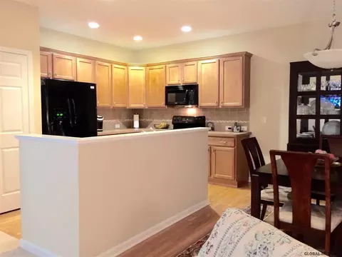 27 Covington Dr, Mechanicville, NY 12118 photo 6