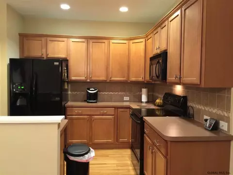 27 Covington Dr, Mechanicville, NY 12118 photo 4