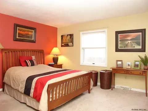 4 Oakleaf Dr, Clifton Park, NY 12065 photo 7