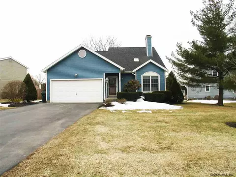 4 Oakleaf Dr, Clifton Park, NY 12065 photo 1