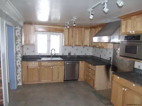 11 Maple St, Broadalbin, NY 12025 photo 2