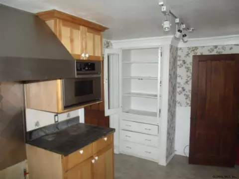 11 Maple St, Broadalbin, NY 12025 photo 3