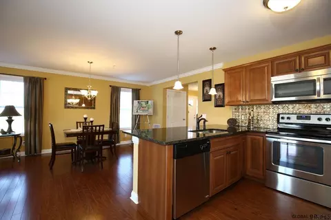 123 Paddock Cir, Schenectady, NY 12306 photo 11