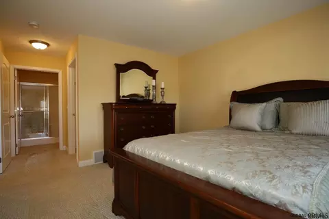 123 Paddock Cir, Schenectady, NY 12306 photo 17