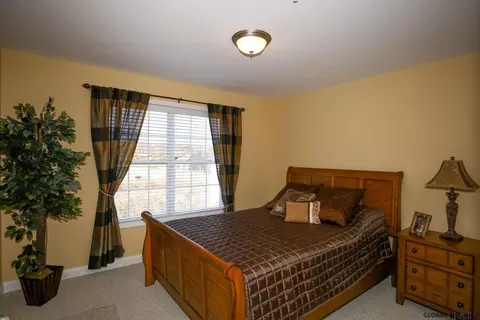123 Paddock Cir, Schenectady, NY 12306 photo 22