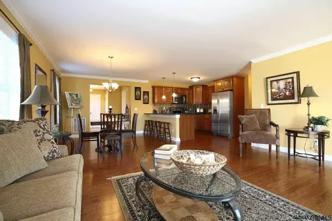 123 Paddock Cir, Schenectady, NY 12306 photo 8