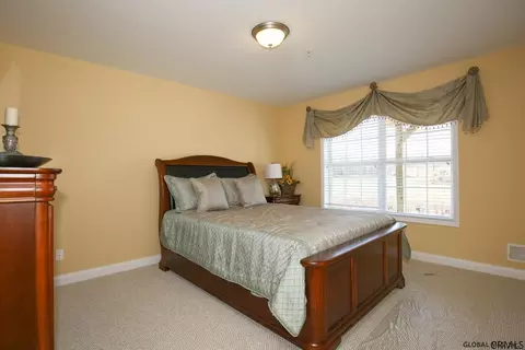 123 Paddock Cir, Schenectady, NY 12306 photo 16