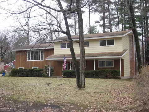 33 Devon Rd, Delmar, NY 12054 photo 2