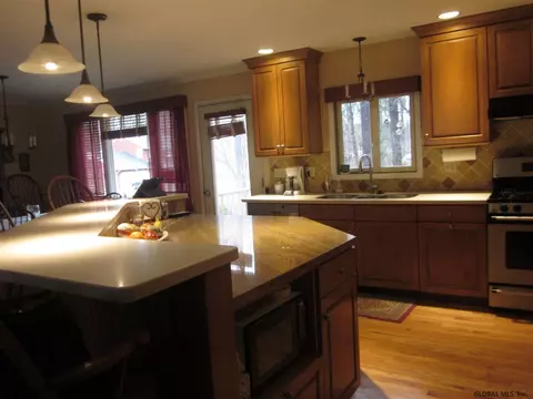 33 Devon Rd, Delmar, NY 12054 photo 7