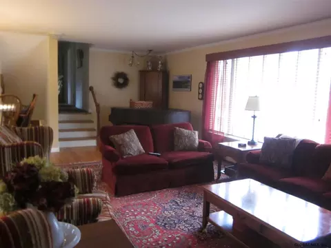 33 Devon Rd, Delmar, NY 12054 photo 3