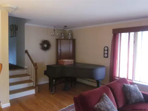33 Devon Rd, Delmar, NY 12054 photo 8