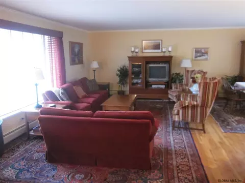 33 Devon Rd, Delmar, NY 12054 photo 4