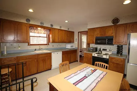 21 Carstead Dr, Slingerlands, NY 12159 photo 7