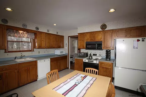 21 Carstead Dr, Slingerlands, NY 12159 photo 9