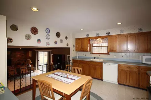 21 Carstead Dr, Slingerlands, NY 12159 photo 8