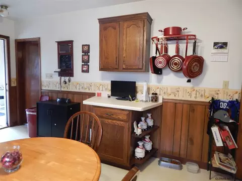 844 Decamp Ave, Schenectady, NY 12309 photo 5