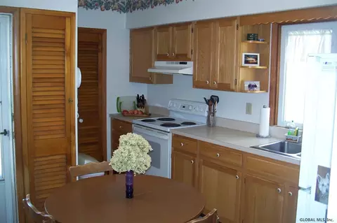 321 Twelfth St, Schenectady, NY 12306 photo 2
