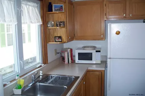 321 Twelfth St, Schenectady, NY 12306 photo 5