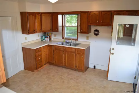 223 Walnut St, Corinth, NY 12822 photo 11
