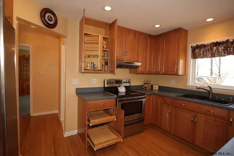 57 Jefferson Rd, Glenmont, NY 12077 photo 9