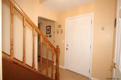57 Jefferson Rd, Glenmont, NY 12077 photo 2