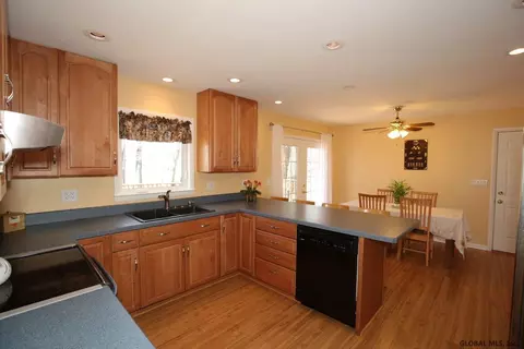 57 Jefferson Rd, Glenmont, NY 12077 photo 8