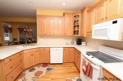14 Bennington, Saratoga Springs, NY 12866 photo 8