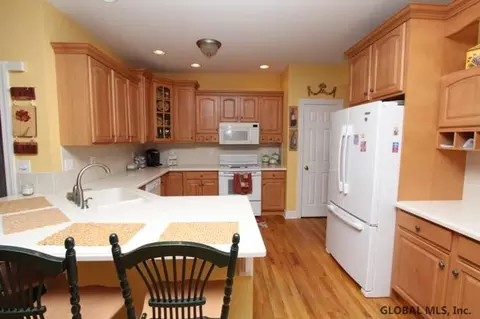 14 Bennington, Saratoga Springs, NY 12866 photo 9