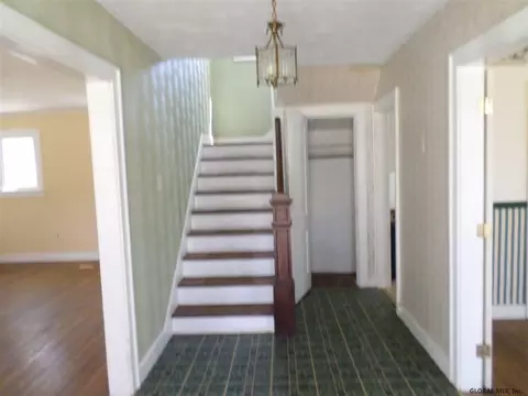 796 Wright Ave, Schenectady, NY 12309 photo 2