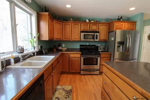 2 Brookside Dr, Saratoga Springs, NY 12866 photo 9