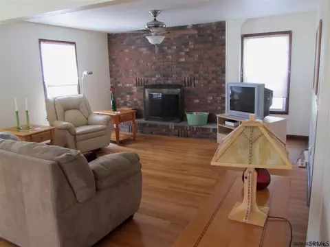 2 Edmel Rd, Glenville, NY 12302 photo 4
