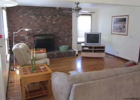 2 Edmel Rd, Glenville, NY 12302 photo 3