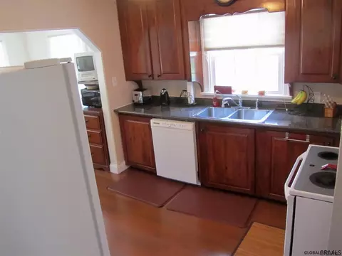 2 Edmel Rd, Glenville, NY 12302 photo 7
