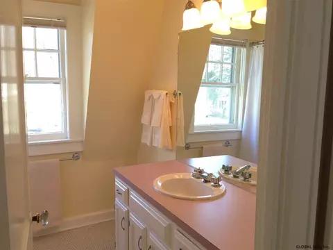 764 Wright Ave, Schenectady, NY 12309 photo 15