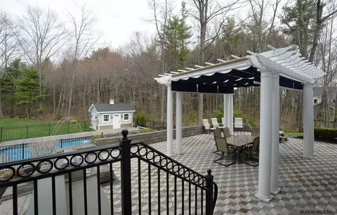 33 Devonshire Way, Clifton Park, NY 12065 photo 3