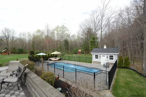 33 Devonshire Way, Clifton Park, NY 12065 photo 4