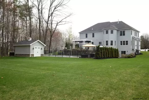 33 Devonshire Way, Clifton Park, NY 12065 photo 6