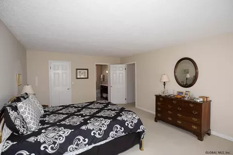 28 Wander Ct, Glenmont, NY 12077 photo 14
