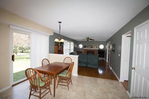 28 Wander Ct, Glenmont, NY 12077 photo 10
