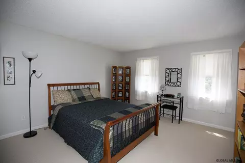 28 Wander Ct, Glenmont, NY 12077 photo 19