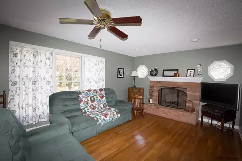 28 Wander Ct, Glenmont, NY 12077 photo 11