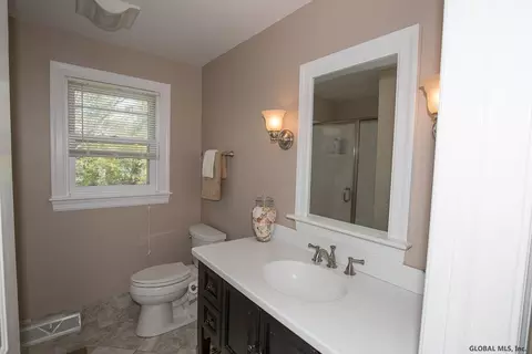 28 Wander Ct, Glenmont, NY 12077 photo 15