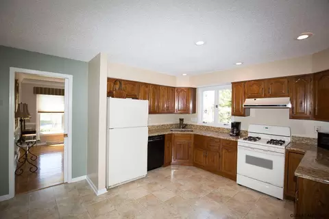28 Wander Ct, Glenmont, NY 12077 photo 9