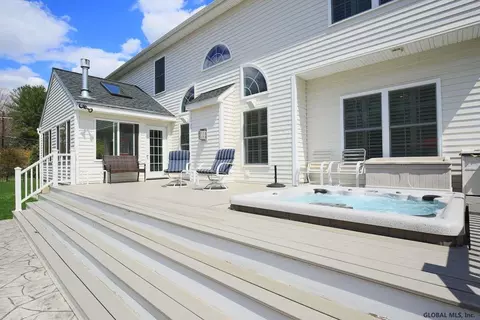5 Fieldstone Dr, Delmar, NY 12054 photo 4
