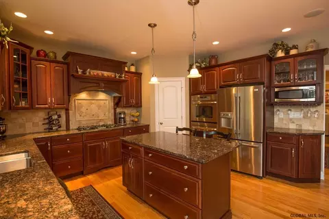 5 Fieldstone Dr, Delmar, NY 12054 photo 8